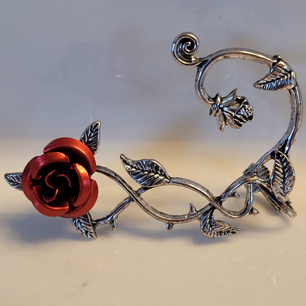 HOT TOPIC BLACKHEART Brand Silver-tone Red Rose Ear Cuff